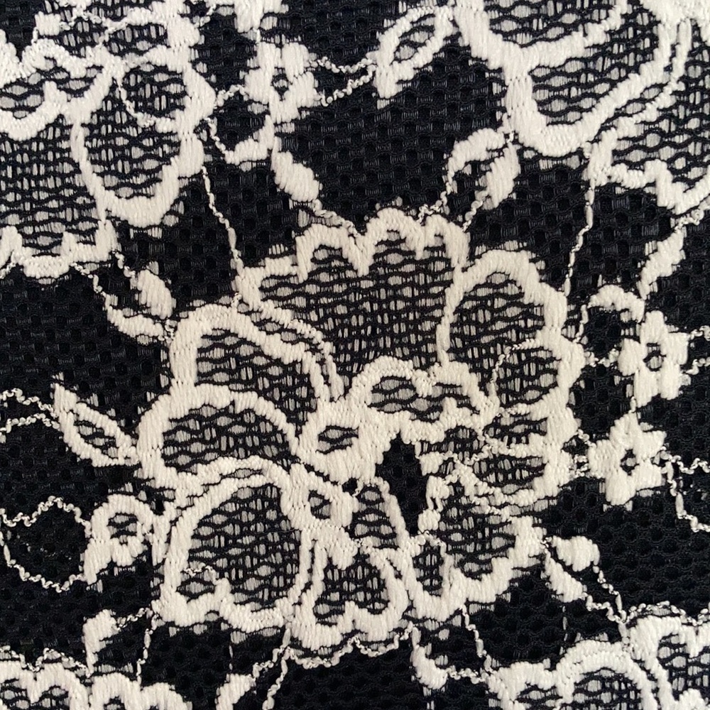 Inc sleeveless top with floral embroidered design size 2X - Picture 7 of 17